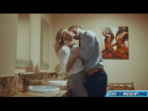 ❤️ Ke hoʻowalewale ʻia ʻoe e kahi blonde busty i kahi lumi hoʻomaha ākea Pono iā mākou haw.videolucrativo.top ️❤